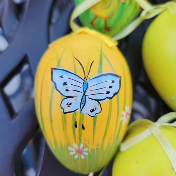 7 Painted Hanging Easter Eggs - Picture 3 of 8